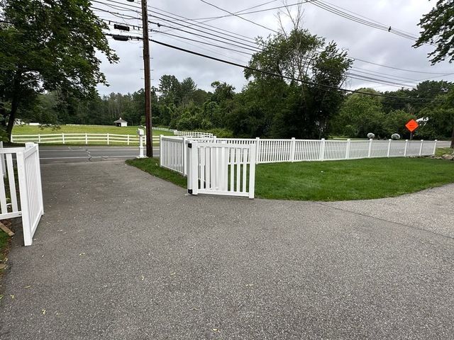 269 North Rd -, Bedford, MA 01730