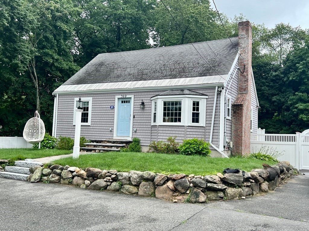 269 North Rd -, Bedford, MA 01730