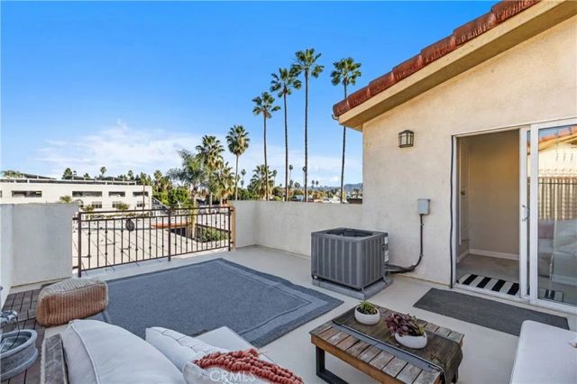 14535 Margate Street 13, Sherman Oaks, CA 91411