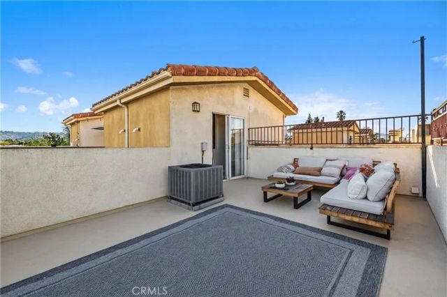 14535 Margate Street 13, Sherman Oaks, CA 91411