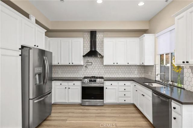 14535 Margate Street 13, Sherman Oaks, CA 91411