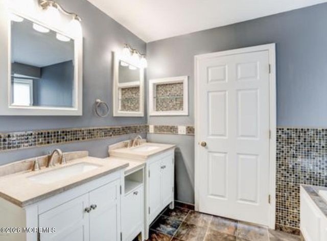 7 Augusta Drive, Manalapan, NJ 07726