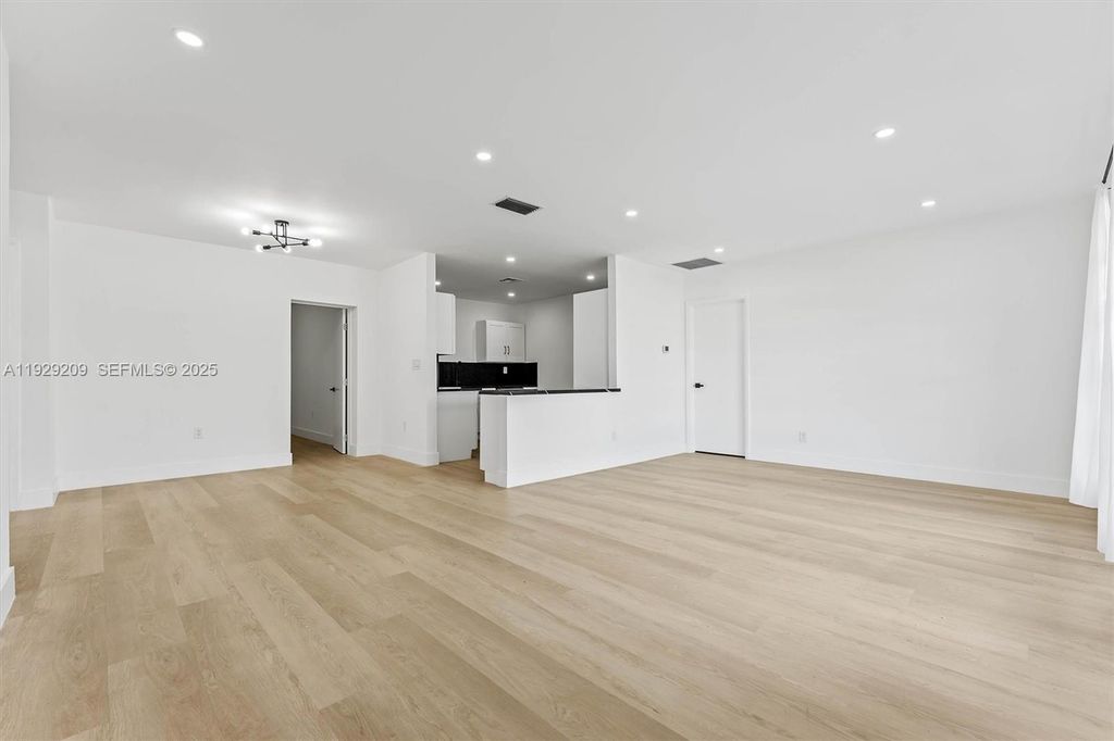 2610 NW 83rd Ave A, Sunrise, FL 33322