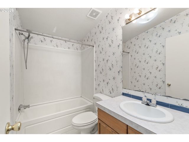 86230 TERRITORIAL Hwy, Veneta, OR 97487