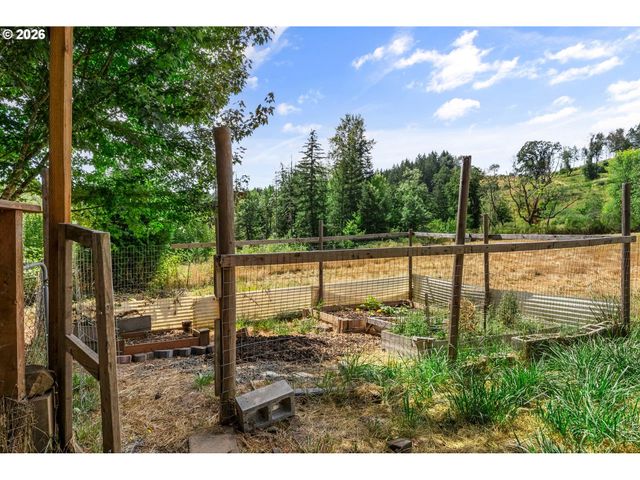 86230 TERRITORIAL Hwy, Veneta, OR 97487