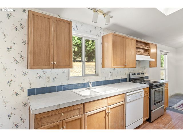 86230 TERRITORIAL Hwy, Veneta, OR 97487