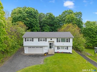 55 Hoyts Hill, Bethel, CT 06801