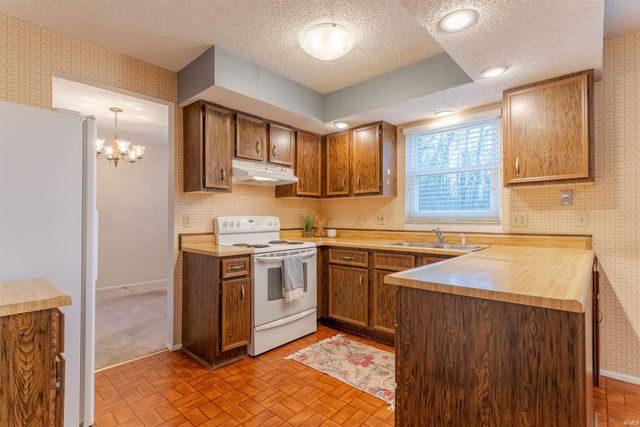 6721 Lincoln Avenue, Evansville, IN 47715