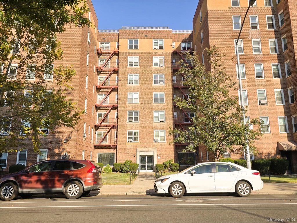30-11 Parsons Boulevard 4O, Flushing, NY 11354