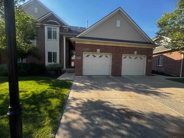 29459 Woodpark Circle 29, Warren, MI 48092