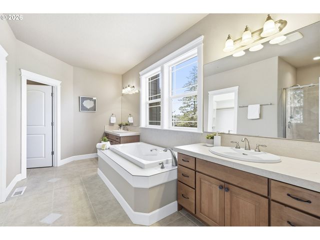 2423 TIPPERARY Ct, West Linn, OR 97068