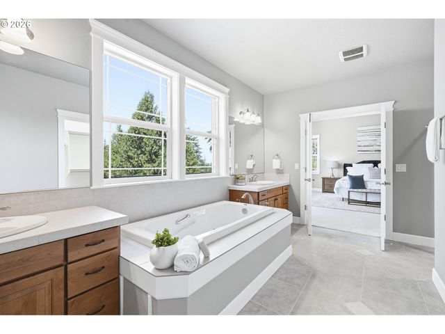 2423 TIPPERARY Ct, West Linn, OR 97068