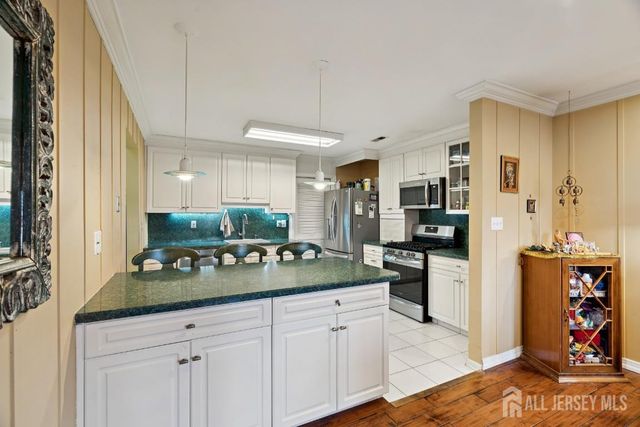 118 Coppertree Court, Edison, NJ 08820