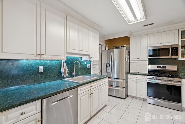 118 Coppertree Court, Edison, NJ 08820