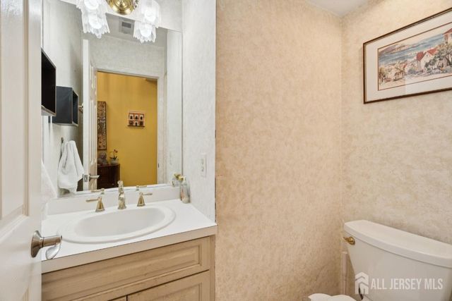 118 Coppertree Court, Edison, NJ 08820