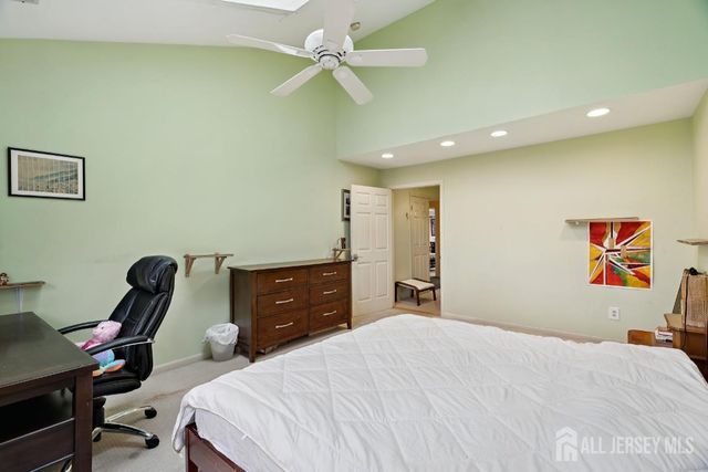 118 Coppertree Court, Edison, NJ 08820