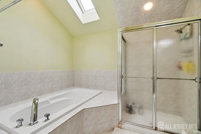 118 Coppertree Court, Edison, NJ 08820