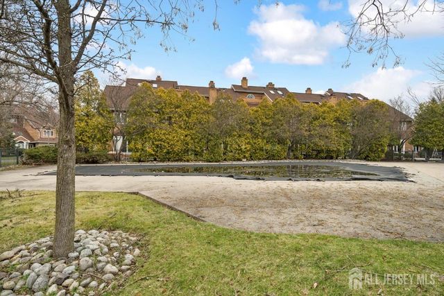 118 Coppertree Court, Edison, NJ 08820