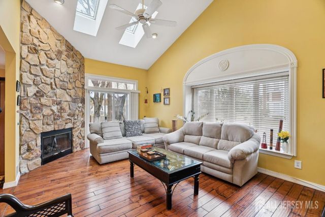 118 Coppertree Court, Edison, NJ 08820