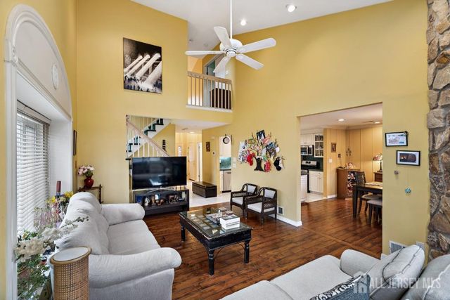 118 Coppertree Court, Edison, NJ 08820