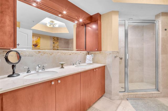 17555 Atlantic Blvd 707, Sunny Isles Beach, FL 33160