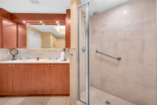 17555 Atlantic Blvd 707, Sunny Isles Beach, FL 33160