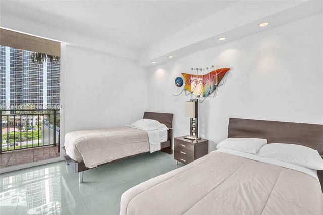 17555 Atlantic Blvd 707, Sunny Isles Beach, FL 33160
