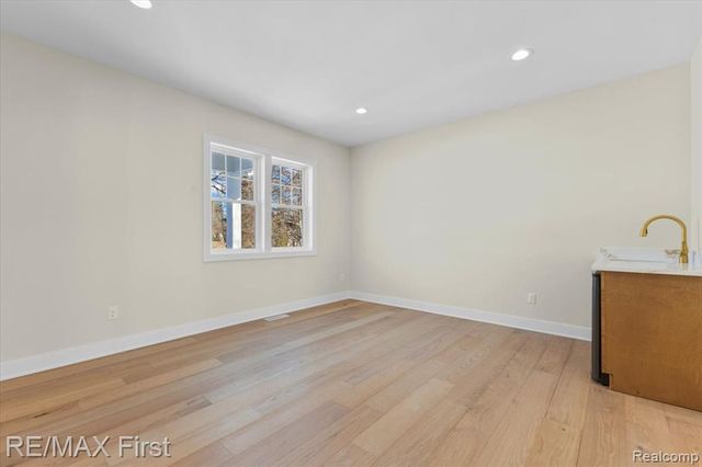 700 Devillen Avenue, Royal Oak, MI 48073