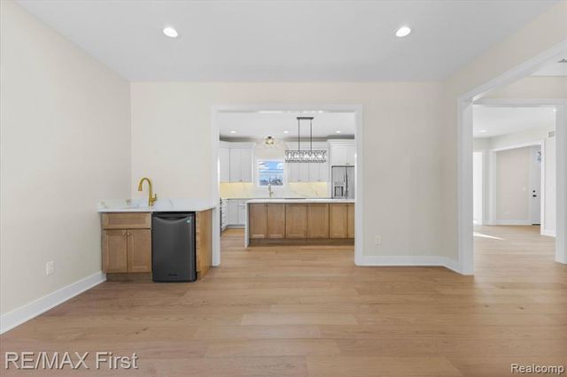 700 Devillen Avenue, Royal Oak, MI 48073