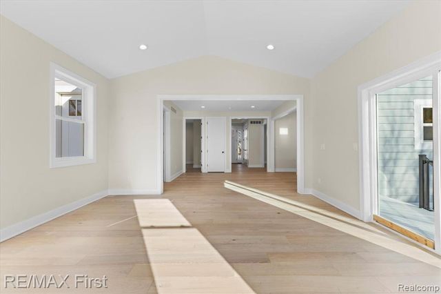 700 Devillen Avenue, Royal Oak, MI 48073