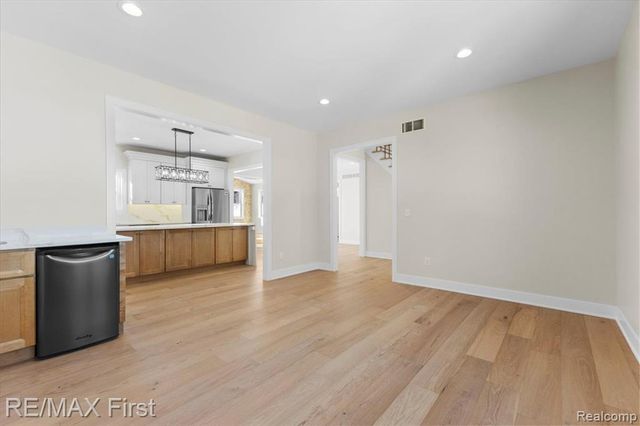 700 Devillen Avenue, Royal Oak, MI 48073