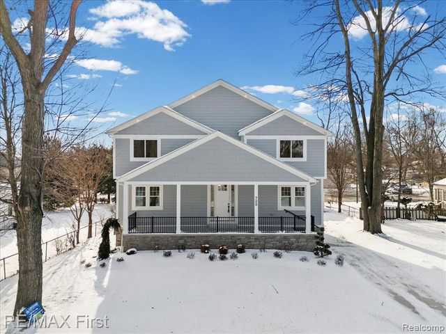 700 Devillen Avenue, Royal Oak, MI 48073