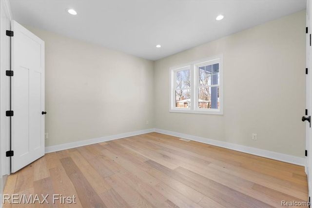 700 Devillen Avenue, Royal Oak, MI 48073