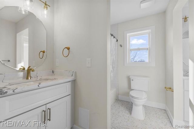 700 Devillen Avenue, Royal Oak, MI 48073