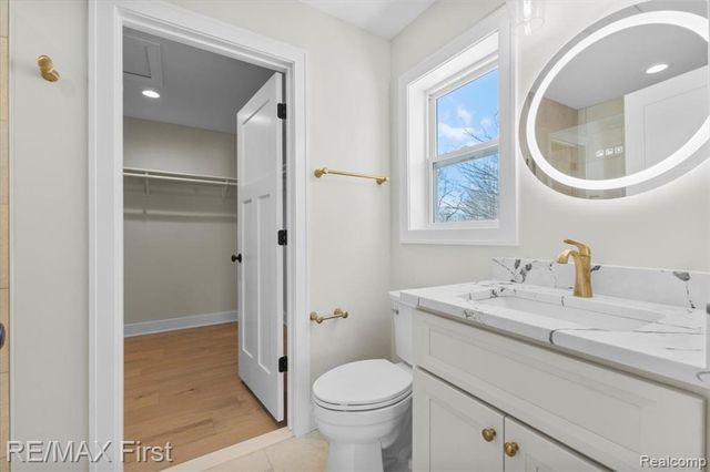 700 Devillen Avenue, Royal Oak, MI 48073