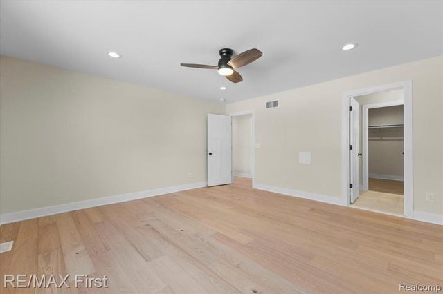 700 Devillen Avenue, Royal Oak, MI 48073