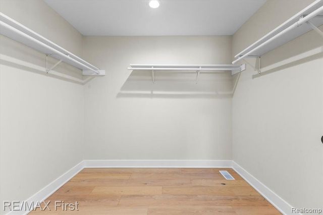 700 Devillen Avenue, Royal Oak, MI 48073