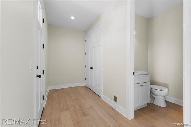 700 Devillen Avenue, Royal Oak, MI 48073