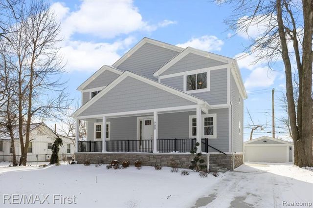 700 Devillen Avenue, Royal Oak, MI 48073