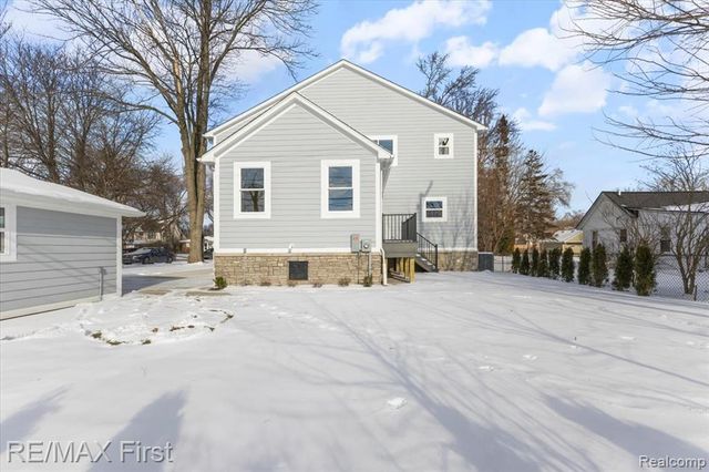 700 Devillen Avenue, Royal Oak, MI 48073