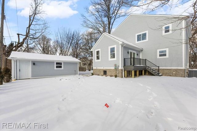 700 Devillen Avenue, Royal Oak, MI 48073