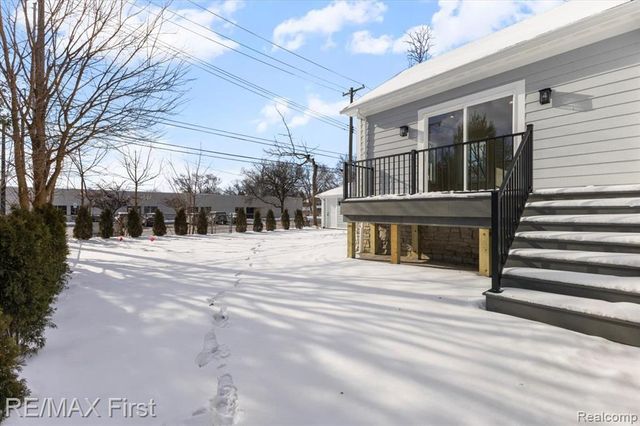 700 Devillen Avenue, Royal Oak, MI 48073