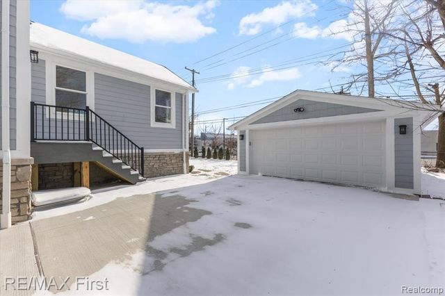 700 Devillen Avenue, Royal Oak, MI 48073