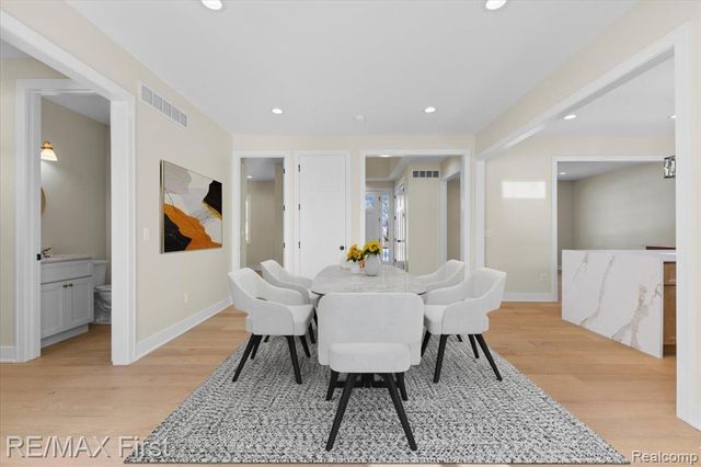 700 Devillen Avenue, Royal Oak, MI 48073