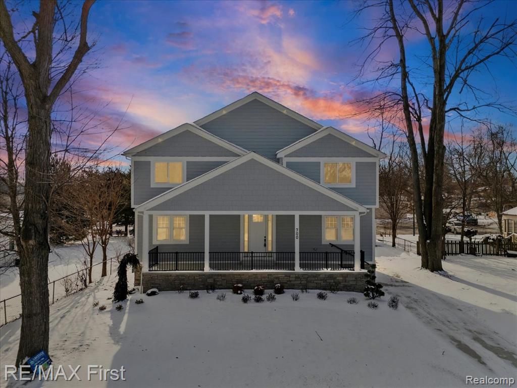 700 Devillen Avenue, Royal Oak, MI 48073