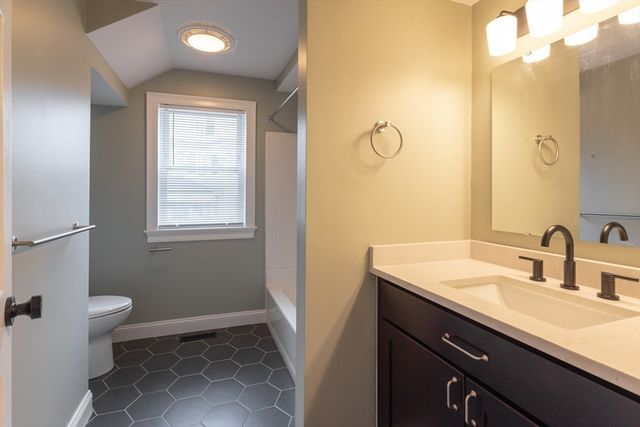 19 Hoyle 1, Norwood, MA 02062