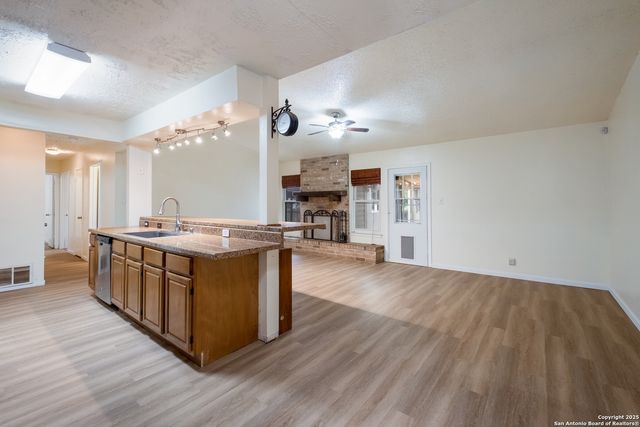 9574 Valley Dale, San Antonio, TX 78250