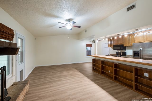 9574 Valley Dale, San Antonio, TX 78250