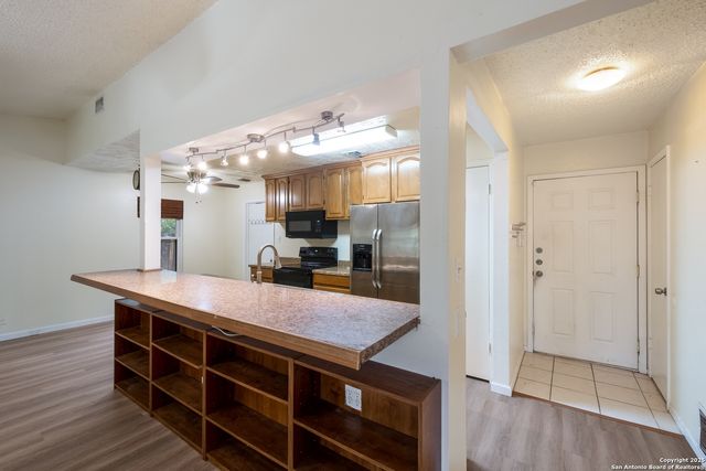 9574 Valley Dale, San Antonio, TX 78250