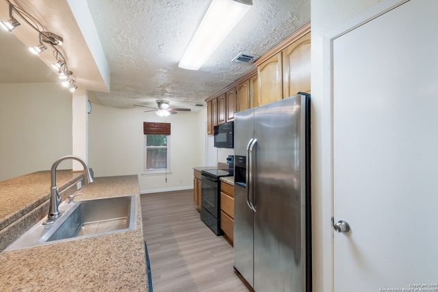9574 Valley Dale, San Antonio, TX 78250